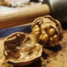 Charger l'image dans la galerie, Huile de noix première pression 50 cl