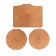 Charger l'image dans la galerie, Lot de 4 Sous-Verres en Cuir brun Artisanal Chris & Dji