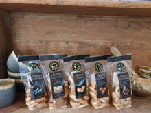 Charger l'image dans la galerie, Sablés Artisanaux aux Myrtilles - Biscuiterie Les Badines de Conques | Biscuits Traditionnels de l'Aveyron 160g
